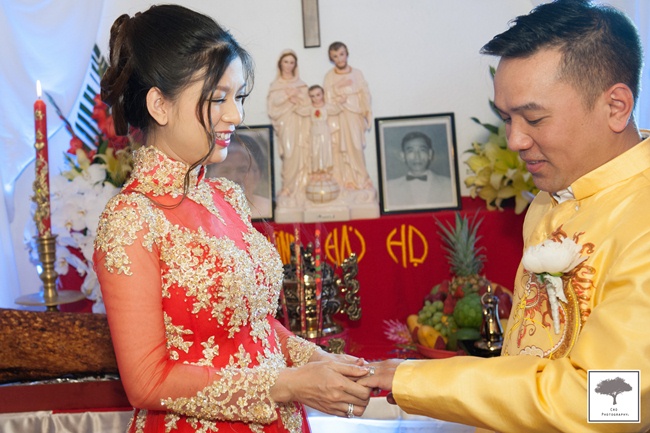 Ở tuổi 36, Phạm Thanh Thảo xinh đẹp và rạng rỡ theo chồng về dinh.