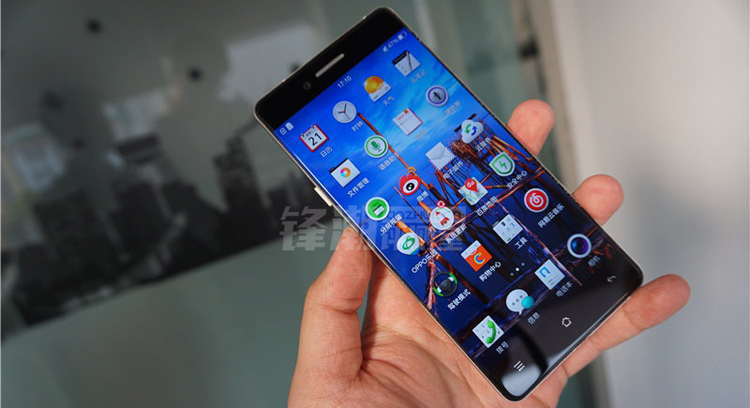 Chỉ vài ngày sau khi xuất hiện đoạn video rò rỉ của chiếc Oppo R7, giờ đây những hình ảnh của chiếc smartphone này lại xuất hiện mang đến cái nhìn chi tiết hơn.
