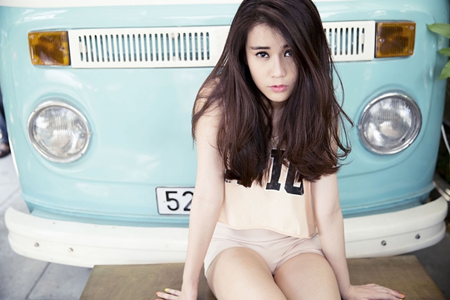 &nbsp;
Ngọc Thảo tận dụng triệt để những chiếc áo croptop màu pastel nhẹ nhàng cùng quần shoot để dạo phố trong ngày hè.
&nbsp;