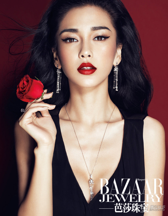 Mặc cho những tin đồ dao kéo, Angelababy vẫn liên tục xuất hiện trong top mỹ nhân xinh đẹp