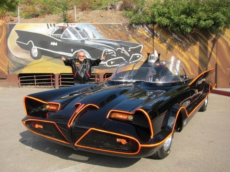 Ít ai ngờ Batmobile 1 1966 được bán với giá 4,6 triệu USD vào năm 2013 trước đó lại chỉ được thiết kế dựa trên mẫu xe Lincoln Futura 1955 trị giá có 1 USD.