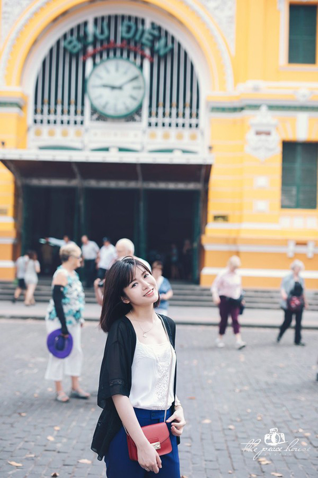 Nhan sắc xinh như mộng của Tú Linh khiến cộng đồng mạng phát sốt