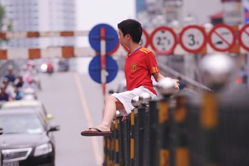 Người đi bộ: “Phương tiện” nguy hiểm - 1