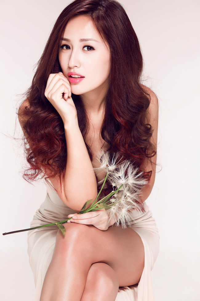 Thời gian qua, dù ít xuất hiện trong các sự kiện giải trí, song mỗi lần tham gia Mai Phương Thúy luôn trở thành tâm điểm chú ý