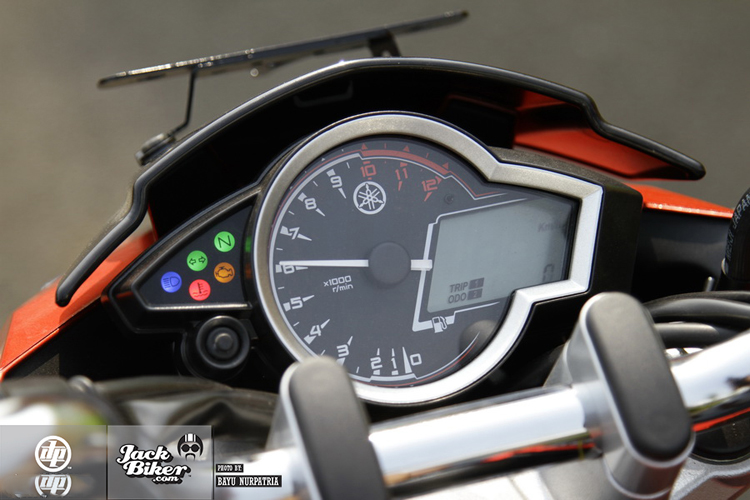 Tại thị trường Indonesia, Yamaha FZ150i mới có giá 24,25 triệu Rupiah (tương đương 40,2 triệu đồng), phiên bản Movistar MotoGP có giá 24,65 triệu Rupiah (tương đương 40,8 triệu đồng).
