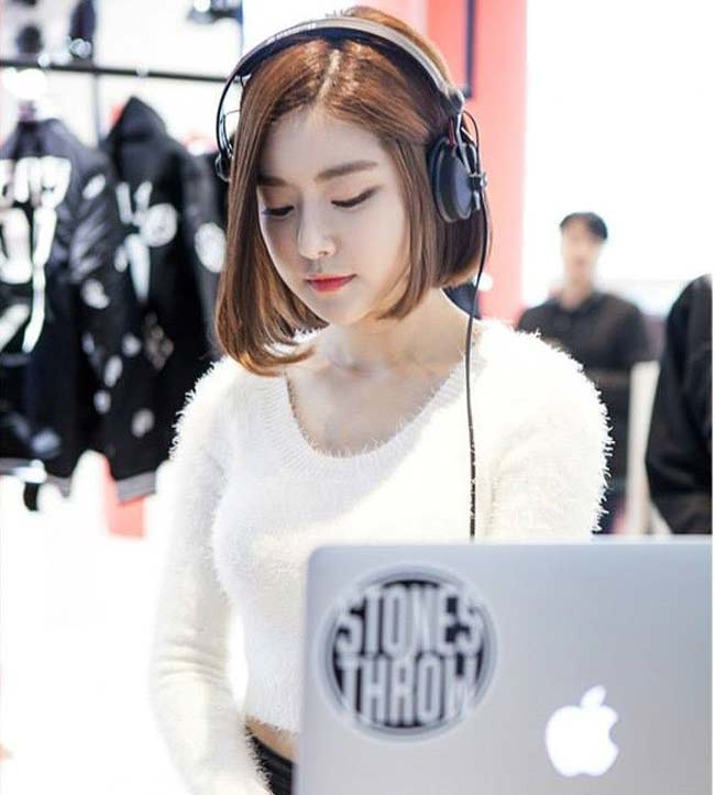 Tại Hàn Quốc, Soda thường xuyên biểu diễn tại các quán bar cao cấp ở khu vực
Gangnam, Hongdae, sở trường của Soda là thể loại nhạc Funk/Hiphop