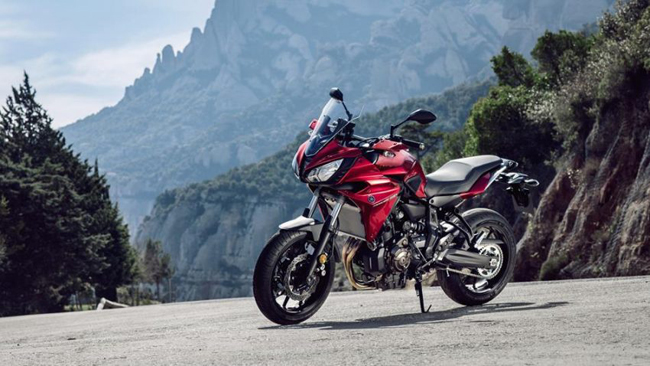 Về động cơ, Yamaha Tracer 700 2016 vẫn dùng chung máy 2 xy-lanh song song, DOHC, phun nhiên liệu điện tử, dung tích 689 cc.
