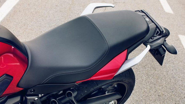 Dự kiến, Yamaha Tracer 700 2016 sẽ có mặt tại các showroom ở châu Âu vào tháng 7 năm nay với giá 6.299 Bảng, tương đương 201,6 triệu Đồng.