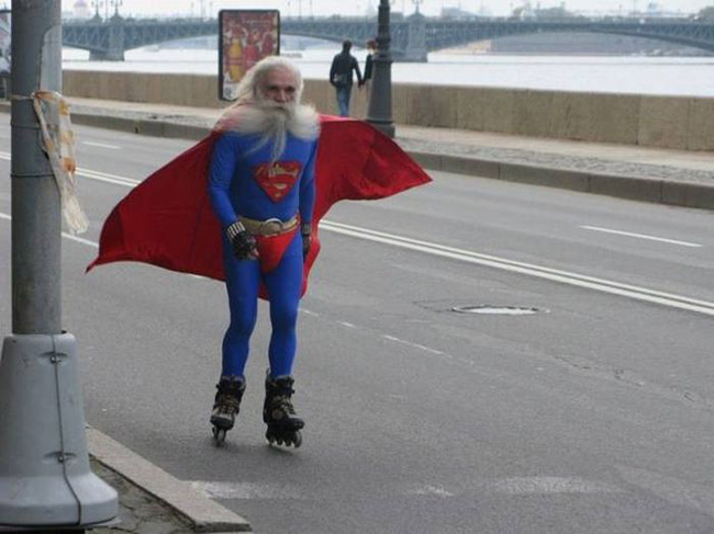 Cách di chuyển của &#34;Super man&#34; khi về già.