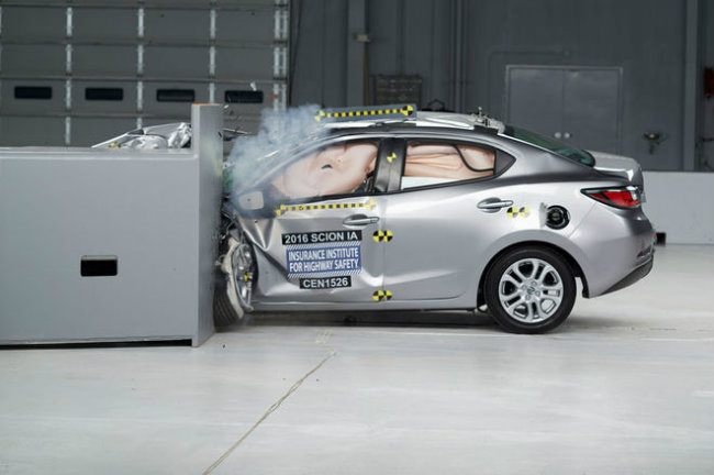 Scion iA: đạt điểm Tốt trong các bài kiểm tra mở rộng và điểm tiên tiến trong phần đánh giá va đập trước.