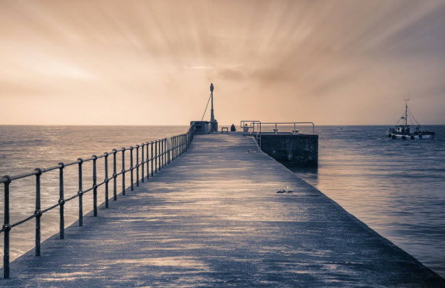 Cảnh tượng yên tĩnh tại bến tàu Wicklow.