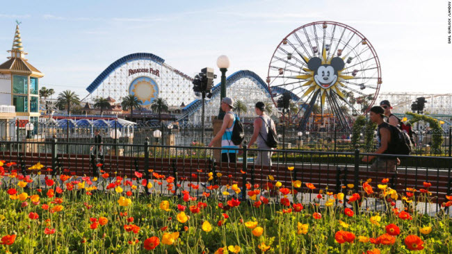 Vòng quay&nbsp;chuột Mickey và tàu lượn Screamin là điểm nhấn ở công viên giải trí Disney&#39;s California Adventure,&nbsp;bang California &#40;Mỹ&#41;.