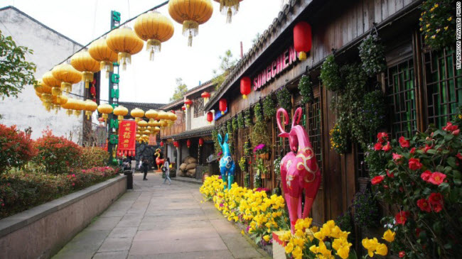 Công viên SongCheng ở ngoại ô thành phố Hàng Châu &#40;Trung Quốc&#41;, gây ấn tượng với kiến trúc thời nhà Tống &#40;năm 960 tới năn 1200&#41;.