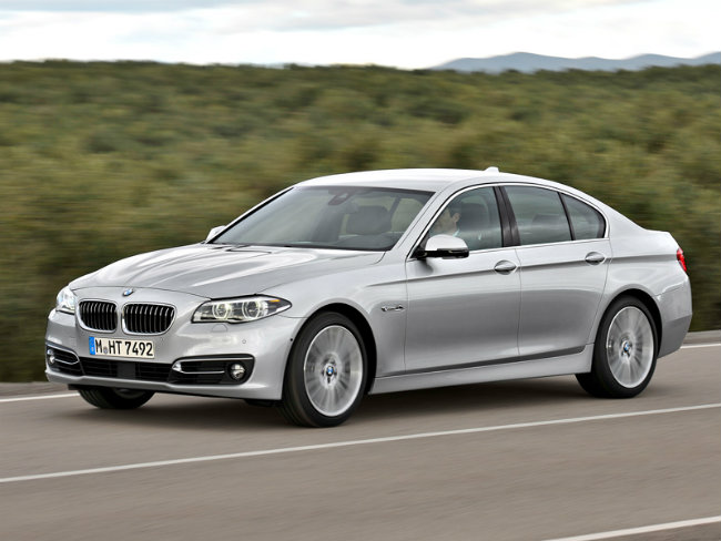 Thế hệ mới nhất của gia đình BMW 5 Series tiếp tục là mẫu xe thể thao sang trọng tầm trung, có sẵn cả phong cách thân xe dạng sedan và Gran Turismo. BMW 5 Series có tùy chọn hệ dẫn động bánh sau và toàn bánh, cùng một loạt động cơ như loại động cơ kết cấu 4 xy-lanh, v6, V8 và động cơ tăng áp chạy diesel đem lại hiệu suất tốt cũng như tiết kiệm nhiên liệu. Có thể 5 Series mới sẽ ra mắt vào năm tới, riêng mẫu 5 Series hiện tại vẫn là một trong xe sang tốt nhất dành cho gia đình.