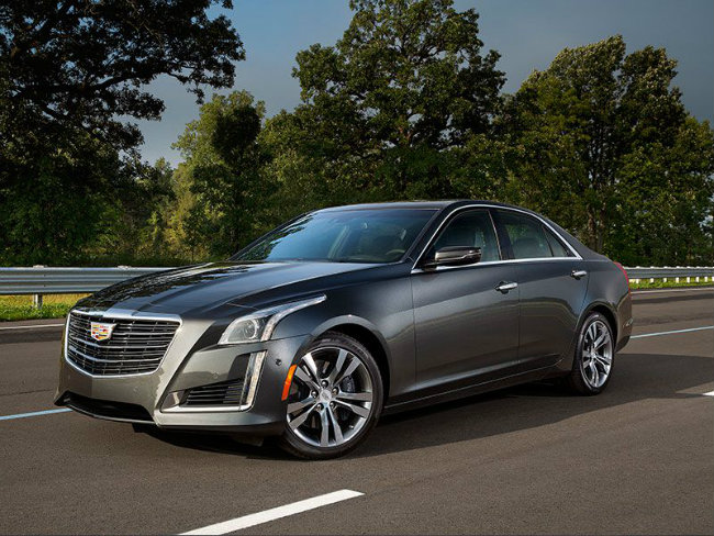 Cadillac CTS là mẫu xe 4 cửa, bề ngoài sắc cạnh và nội thất chất lượng cao, hoàn toàn có thể tạo ra thách thức đối với các sedan hạng sang của Đức. Riêng phiên bản CTS-V còn được trang bị loại động cơ siêu nạp V8, cho công suất 640 mã lực, hệ thống kiểm soát hành trình, phanh đua Bremo cùng loại lốp bám đường cực tốt. Chắc chắn CTS sẽ khiến các thành viên trong gia đình bạn thấy an tâm mỗi khi bước lên.