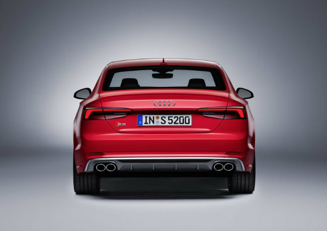 Ống xả và phía sau của S5 Coupe.