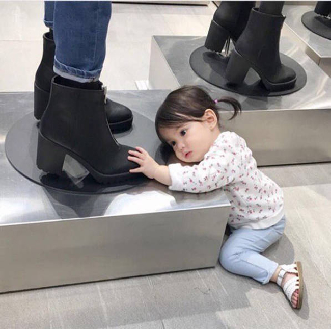 Wow, đến bao giờ mình mới đi được giày này nhỉ?