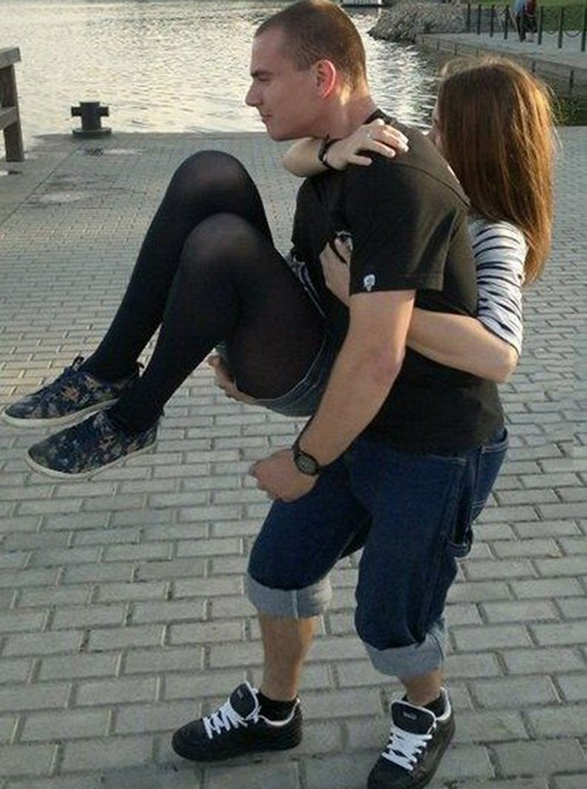 Tóm lại là ai đang bế ai đây nhỉ?
