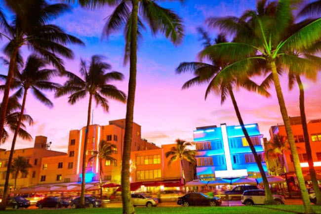 Miami, Mỹ: Thành phố này nổi tiếng với bãi biển South Beach, khu nghỉ dưỡng Art Deco, nhà hàng phong cách và các hộp đêm sôi động.