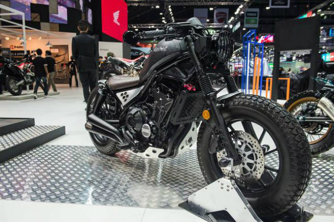 Còn đây là chiếc Honda Rebel 500 độ theo phong cách scrambler &#40;xe chạy bụi&#41;