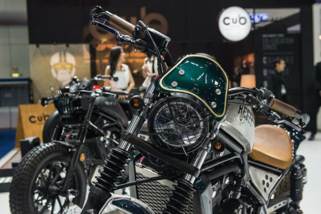 Còn đây là Honda Rebel 500 độ theo phong cách bán tracker.