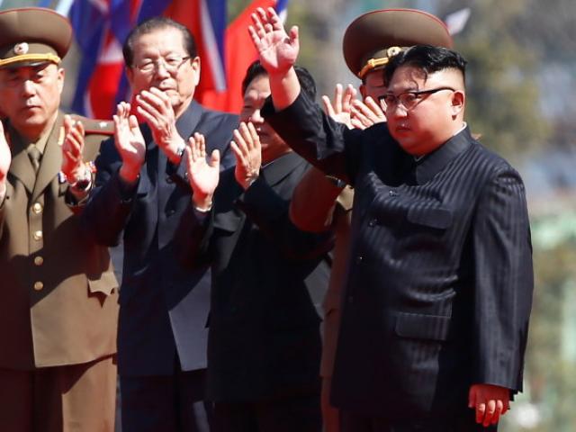 Kim Jong-un mời báo Mỹ xem thứ mạnh như ”100 bom hạt nhân”