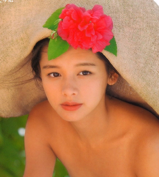 Từ Nhược Tuyên gia nhập làng giải trí khá sớm. Người đẹp xứ Đài có nhiều cảnh gợi cảm trong “Angel heart” khi cô chỉ mới 16 tuổi.