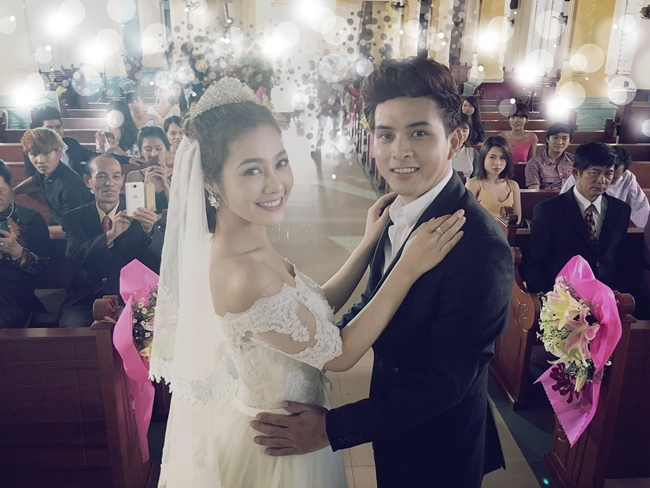 Dung Doll đóng cặp với ca sĩ Hồ Quang Hiếu trong MV “Đổi thay”.