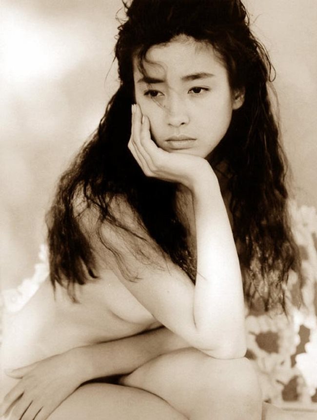 Cô cũng có những bức ảnh nude &#34;để đời&#34;, lưu lại một phần đẹp đẽ của tuổi thanh xuân