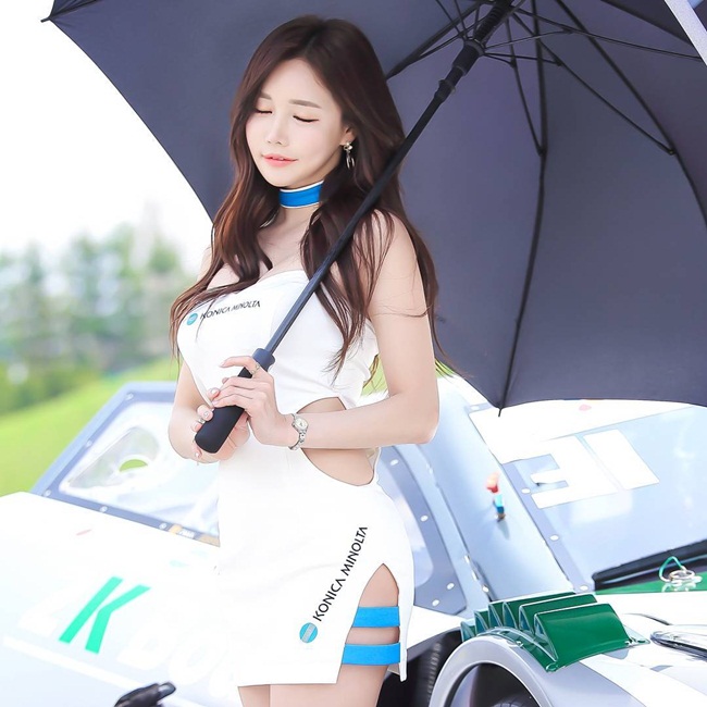 Không chỉ làm mẫu xe, mẫu ảnh, Ga Eun cũng làm mẫu game, thậm chí là cả người mẫu trên võ đài quyền anh.&nbsp;