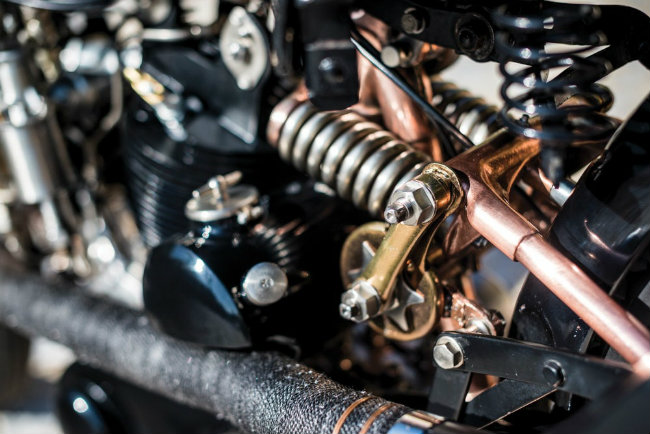 Trong đó vào năm 1927, SS100 còn từng được các tay lái đưa lên đỉnh cao tốc độ 130 mph &#40;209,2 km/h&#41;.