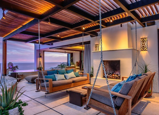 Ngoài ra nó còn có phòng chiếu phim riêng, phòng tập, phòng spa, quầy bar…
