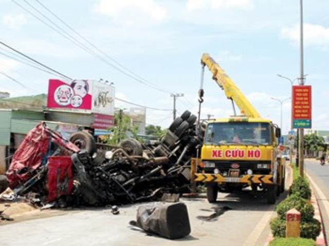 Vụ tai nạn thảm khốc 13 người chết: Xe tải có vấn đề trước khi gây tai nạn?