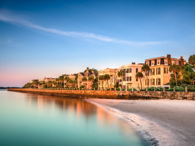 Charleston, Mỹ: Với lịch sử lâu đời, phong cảnh đẹp và bờ biển dài, Charleston được tạp chí Travel + Leisure được bình chọn là một trong những thành phố hấp dẫn nhất thế giới.