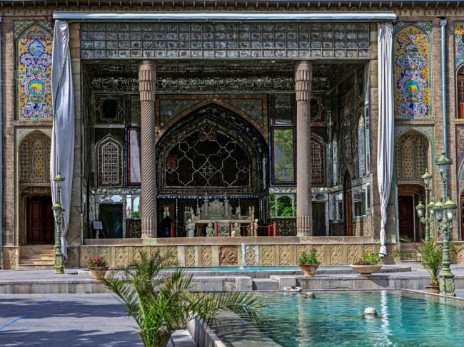 Iran: Quốc gia này đã trở nên an toàn hơn trong vài năm qua và ngày thu hút nhiều du khách. Xu hướng này được dự báo sẽ tiếp diễn trong năm 2017, khi các tuyến bay thẳng từ Tehran tới London và Paris được đưa vào khai thác.