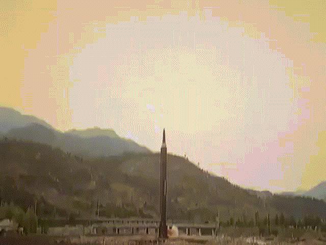 Triều Tiên tung video phóng tên lửa có 