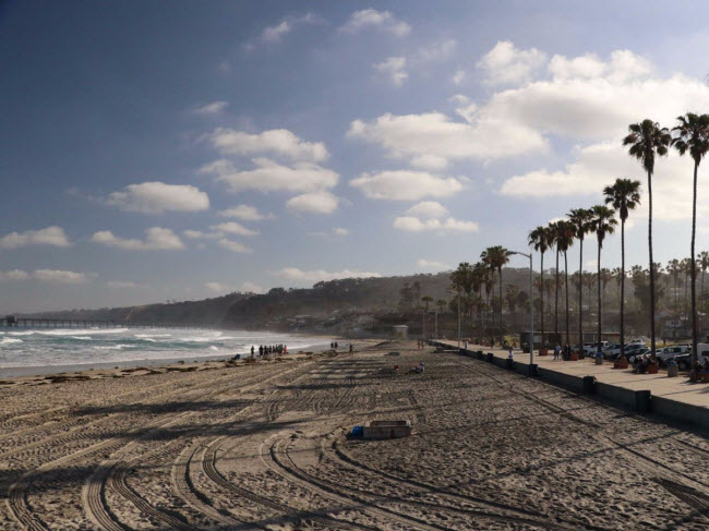 La Jolla Shores, bang California: Sóng mùa hè ở đây rất nhẹ nhàng, phù hợp cho các hoạt động lặn bình khí và nghỉ dưỡng gia đình. Nhân viên cứu hộ có mặt trên bãi biển quanh năm để bảo đảm an toàn cho du khách.