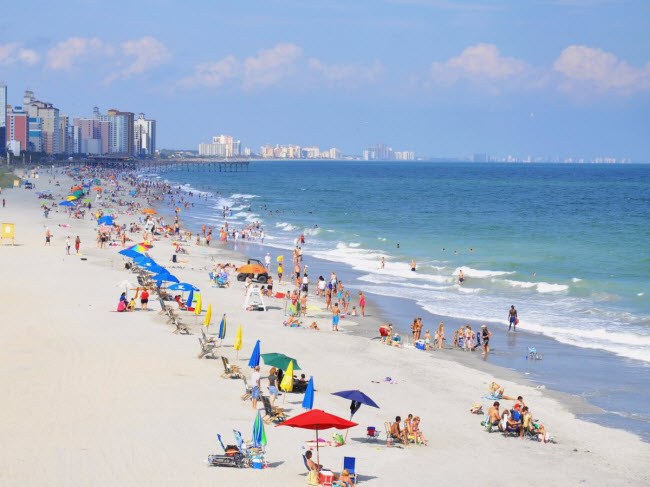 Myrtle Beach, bang South Carolina: Bãi biển trải dài với cát mịn và nhiều hoạt động từ câu cá và bơi cho tới chèo thuyền và lướt ván.