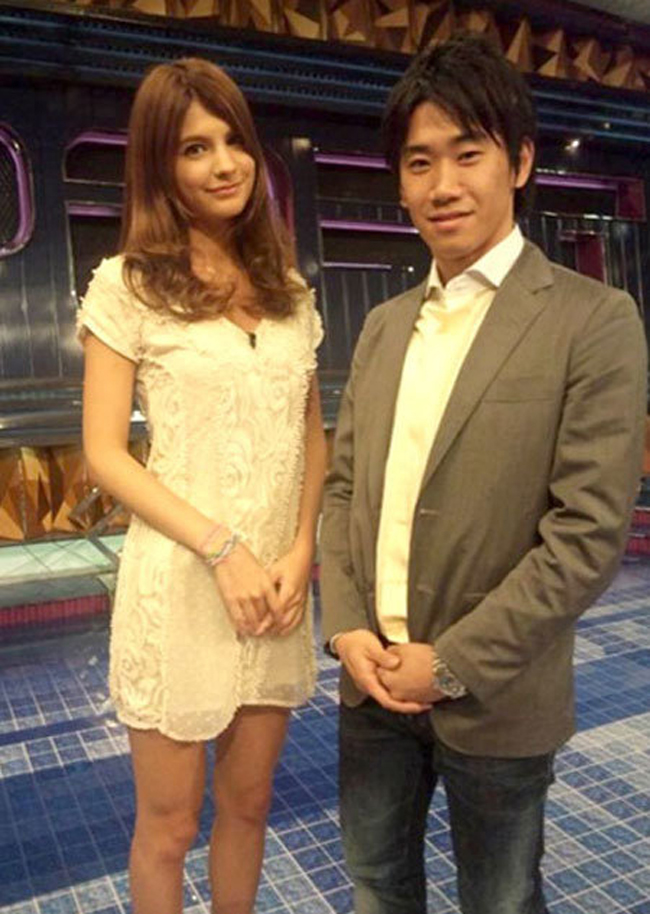 5 năm trước, Shinji Kagawa – tài năng triển vọng nhất bóng đá Nhật Bản có vinh dự khoác áo câu lạc bộ nổi tiếng MU trong sự chào đón của người hâm mộ nước Anh. Tuy nhiên, chưa kịp thể hiện gì trên sân cỏ, chàng cầu thủ bất ngờ vướng vào một sự vụ “dở khóc dở cười”.