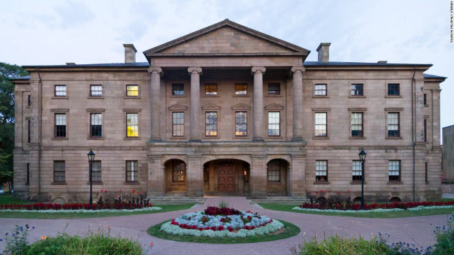 Tòa nhà thị chính của tỉnh Prince Edward có vai trò lịch sử quan trọng. Đây là nơi diễn ra hội nghị Charlottetown vào năm 1864 để thảo luận các kế hoạch thành lập nước Canada sau này.
