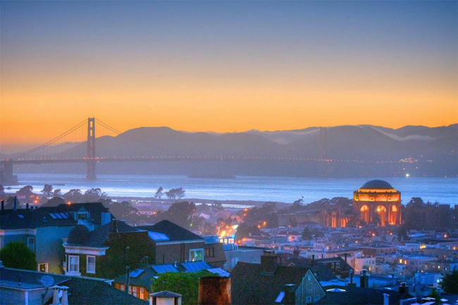 Từ nhiều phòng ngủ, bạn còn có thể nhìn ra cầu Golden Gate, Cung điện Mỹ thuật, Đảo Alcatraz và Đảo Angel.