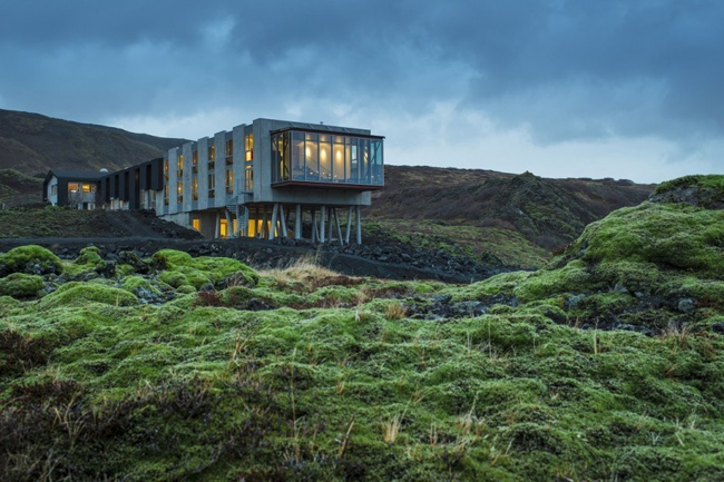 1. Quán bar Northern Lights, Iceland