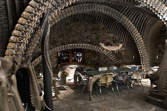 &nbsp;14. Quán bar tong bảo tàng H.R. Giger, Gruyere, Thụy Sĩ