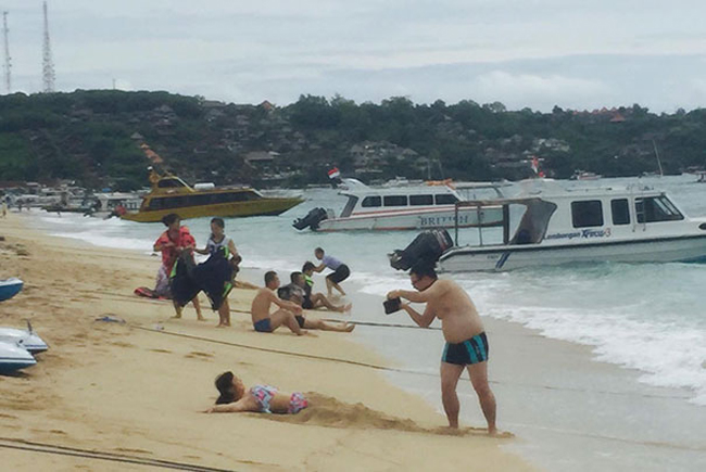 Chân ngắn quá nên chỉ cần chụp nửa trên thôi anh.
