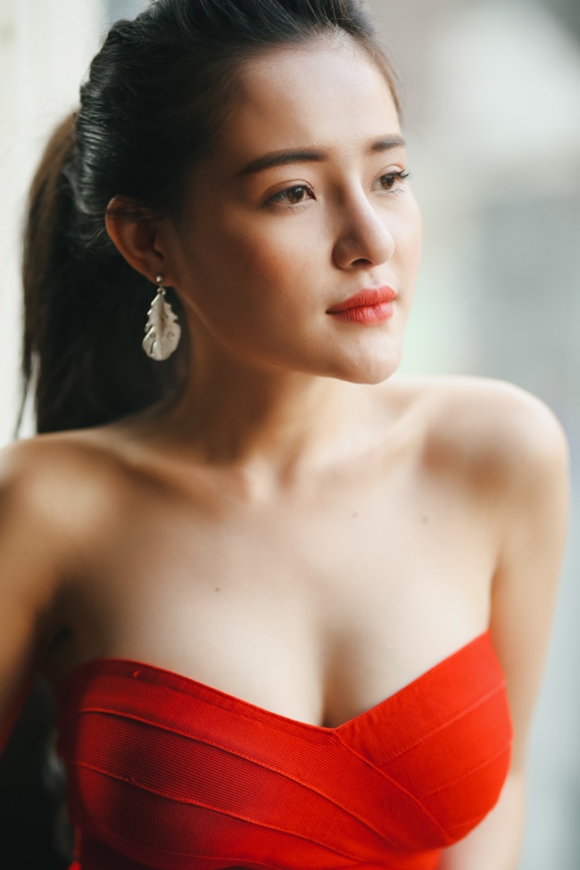 Ngân 98 chỉ mới19 tuổi đã khiến bao chàng trai xao xuyến.