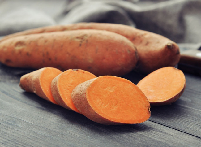 7. Khoai lang là nguồn cung cấp tuyệt vời canxi, kali và vitamin A từ thiên nhiên.