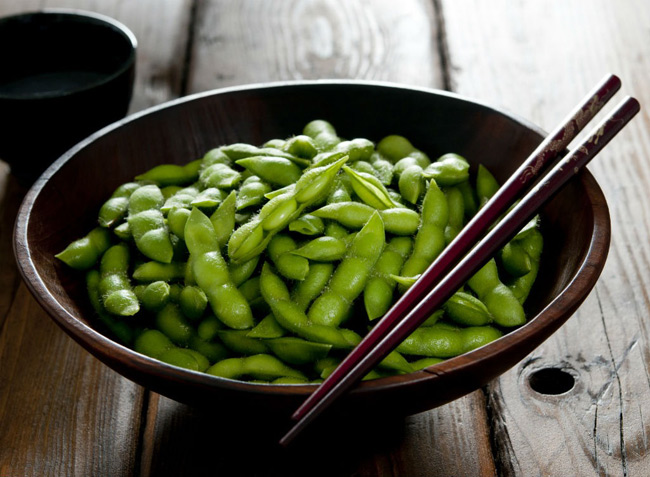14. Đậu tương là nguồn cung cấp dồi dào canxi, chất xơ và protein.