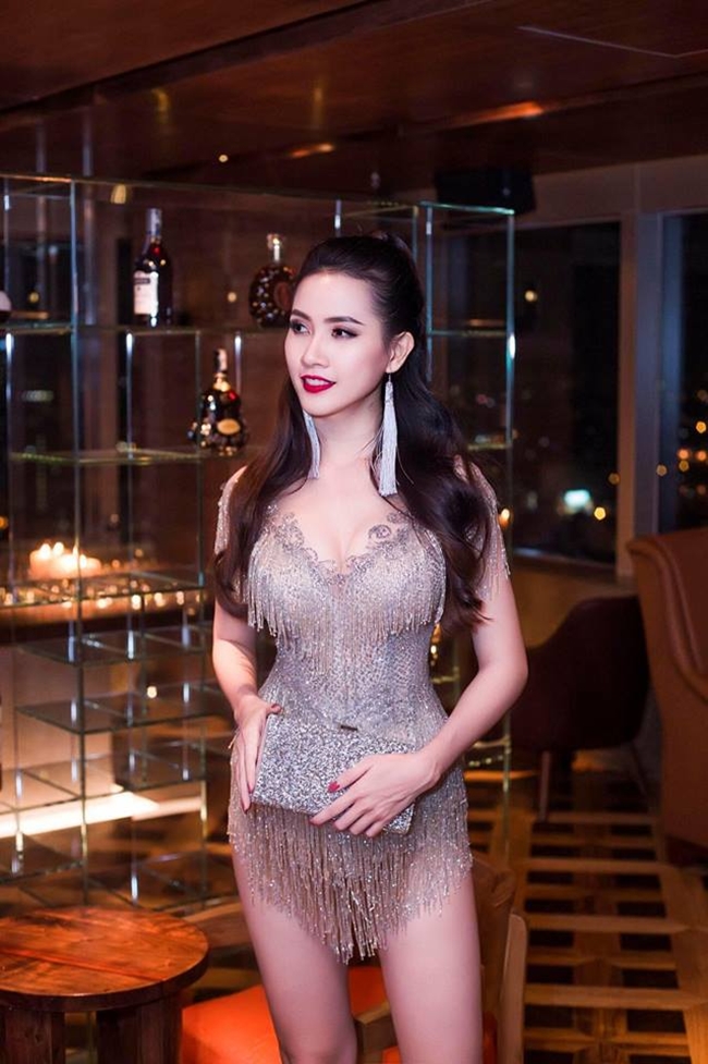 Phan Thị Mơ là người đẹp kín tiếng trong chuyện tình cảm. Có bạn trai đại gia song người đẹp lọt Top 5 Hoa hậu Việt Nam 2012 vẫn chọn cách im lặng thay vì những phát ngôn gây sốc. Cô thường xuyên xuất hiện với hình ảnh lộng lẫy, đi xe tiền tỷ.