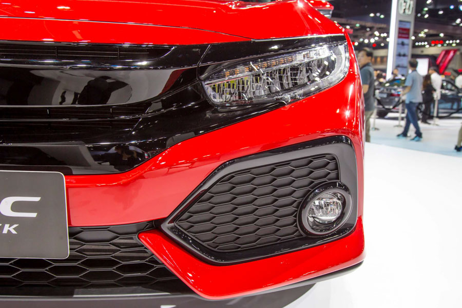 Honda Civic hatchback 5 cửa đỏ Rallye Red tuyệt đẹp có giá 773 triệu đồng - 5