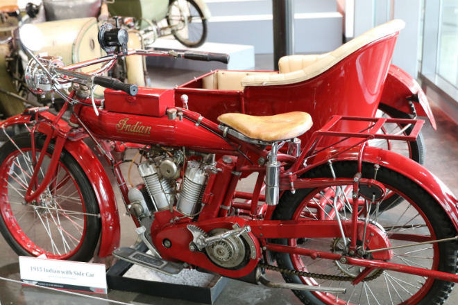 Ngắm xế cổ 1915 Indian Big Twin giá 2 tỷ đồng - 1